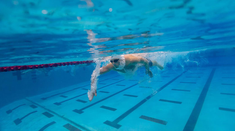 CSUB swimmer swimming in the pool